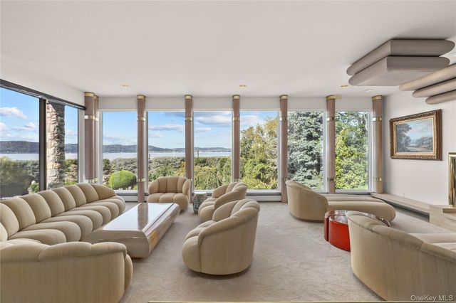 43 Matthiessen Park N, Irvington, NY 10533