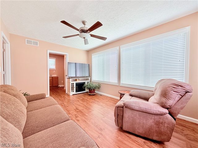 613 Mckenna Drive, Williamstown, WV 26187