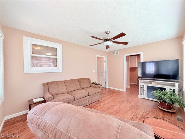 613 Mckenna Drive, Williamstown, WV 26187