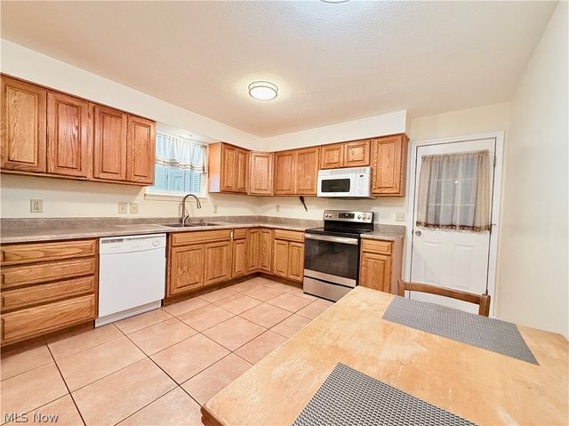 613 Mckenna Drive, Williamstown, WV 26187