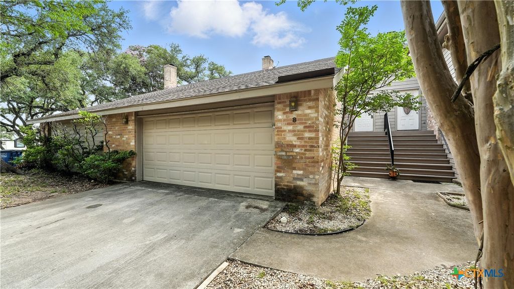 8 Oak Villa Road G-2, Canyon Lake, TX 78133