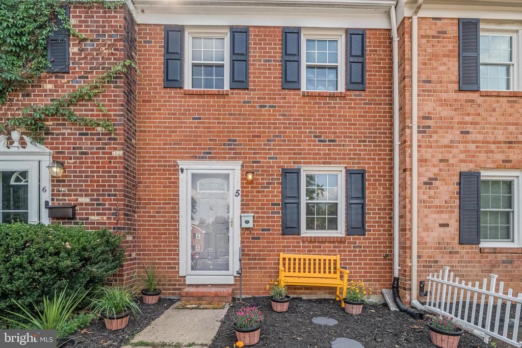 5 BENTLEY CT, Fredericksburg, VA 22408