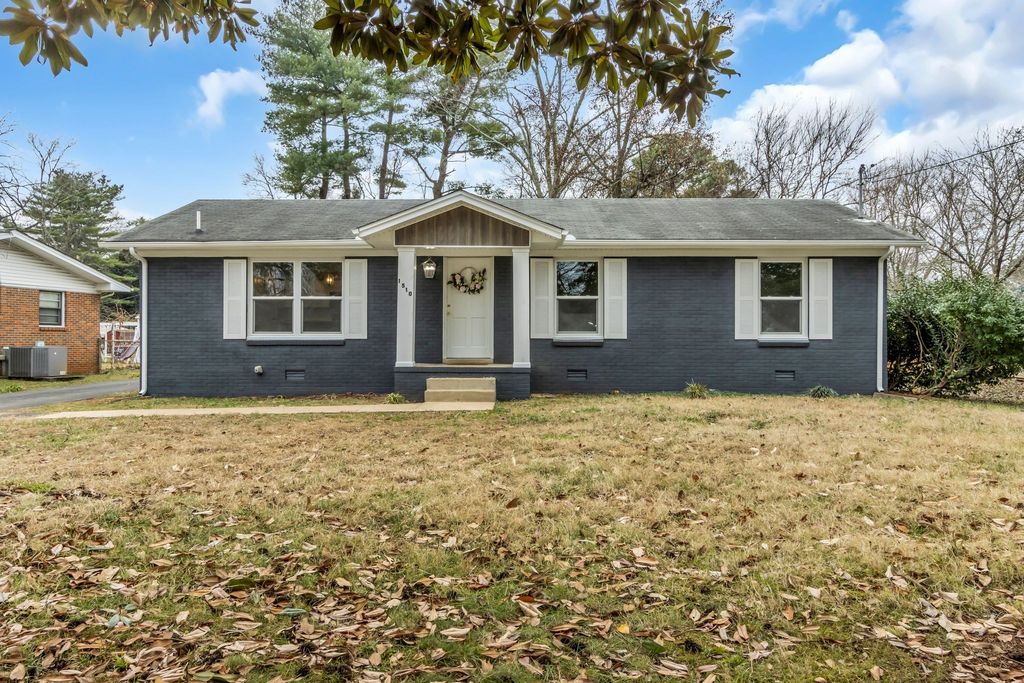 1510 Foxdale Dr, Murfreesboro, TN 37130