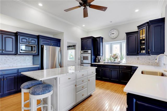 9828 Vista Drive, Lenexa, KS 66220