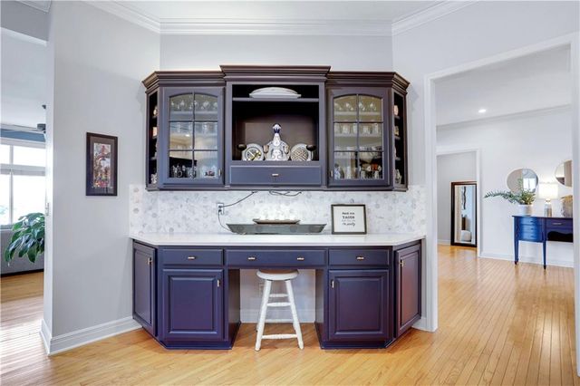 9828 Vista Drive, Lenexa, KS 66220