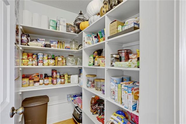 9828 Vista Drive, Lenexa, KS 66220