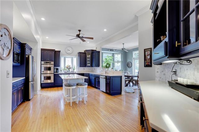 9828 Vista Drive, Lenexa, KS 66220