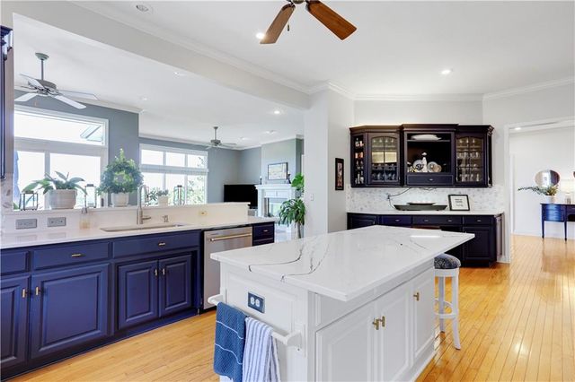 9828 Vista Drive, Lenexa, KS 66220