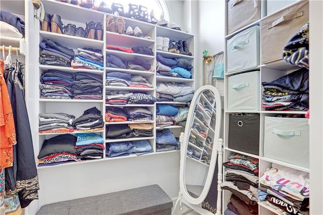 9828 Vista Drive, Lenexa, KS 66220