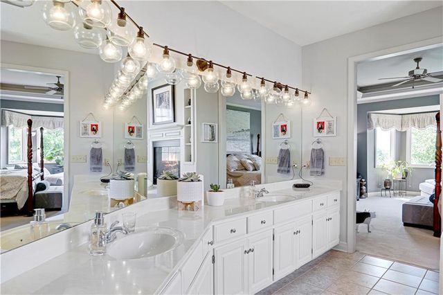 9828 Vista Drive, Lenexa, KS 66220