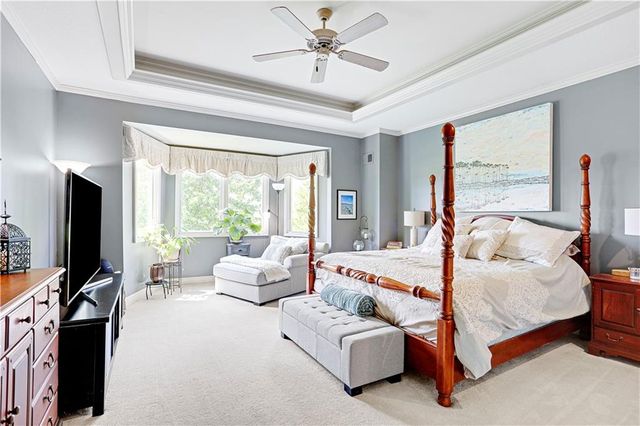 9828 Vista Drive, Lenexa, KS 66220