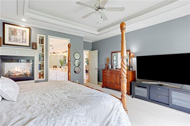 9828 Vista Drive, Lenexa, KS 66220