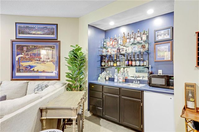 9828 Vista Drive, Lenexa, KS 66220