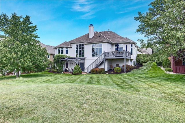 9828 Vista Drive, Lenexa, KS 66220