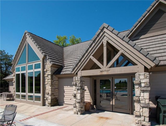 9828 Vista Drive, Lenexa, KS 66220