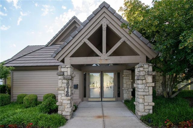 9828 Vista Drive, Lenexa, KS 66220