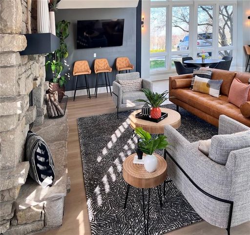 9828 Vista Drive, Lenexa, KS 66220