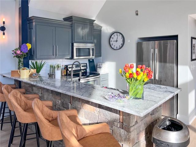 9828 Vista Drive, Lenexa, KS 66220