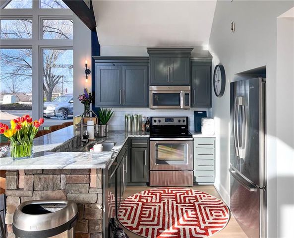 9828 Vista Drive, Lenexa, KS 66220