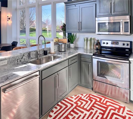 9828 Vista Drive, Lenexa, KS 66220