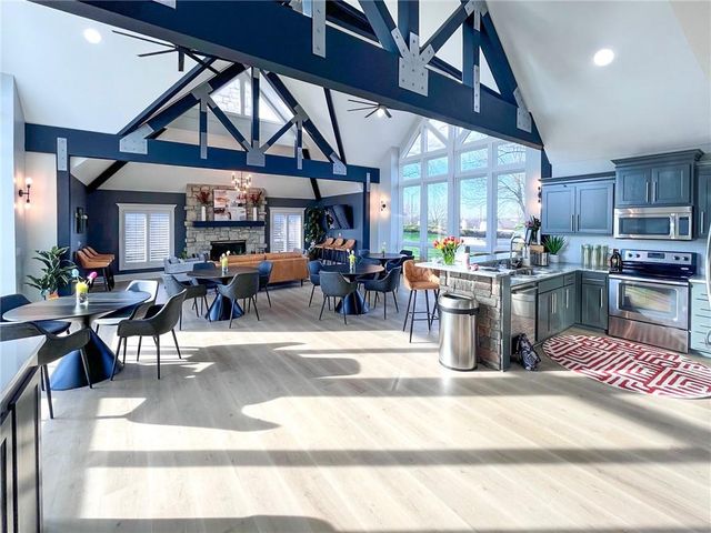 9828 Vista Drive, Lenexa, KS 66220