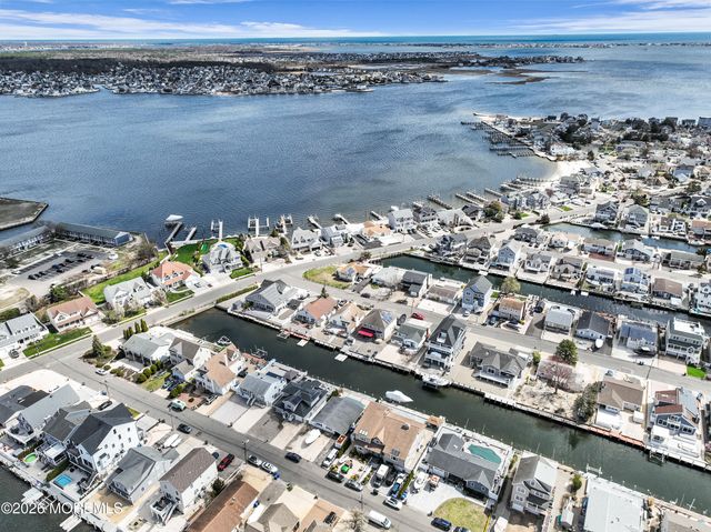 39 Pilot Road, Toms River, NJ 08753