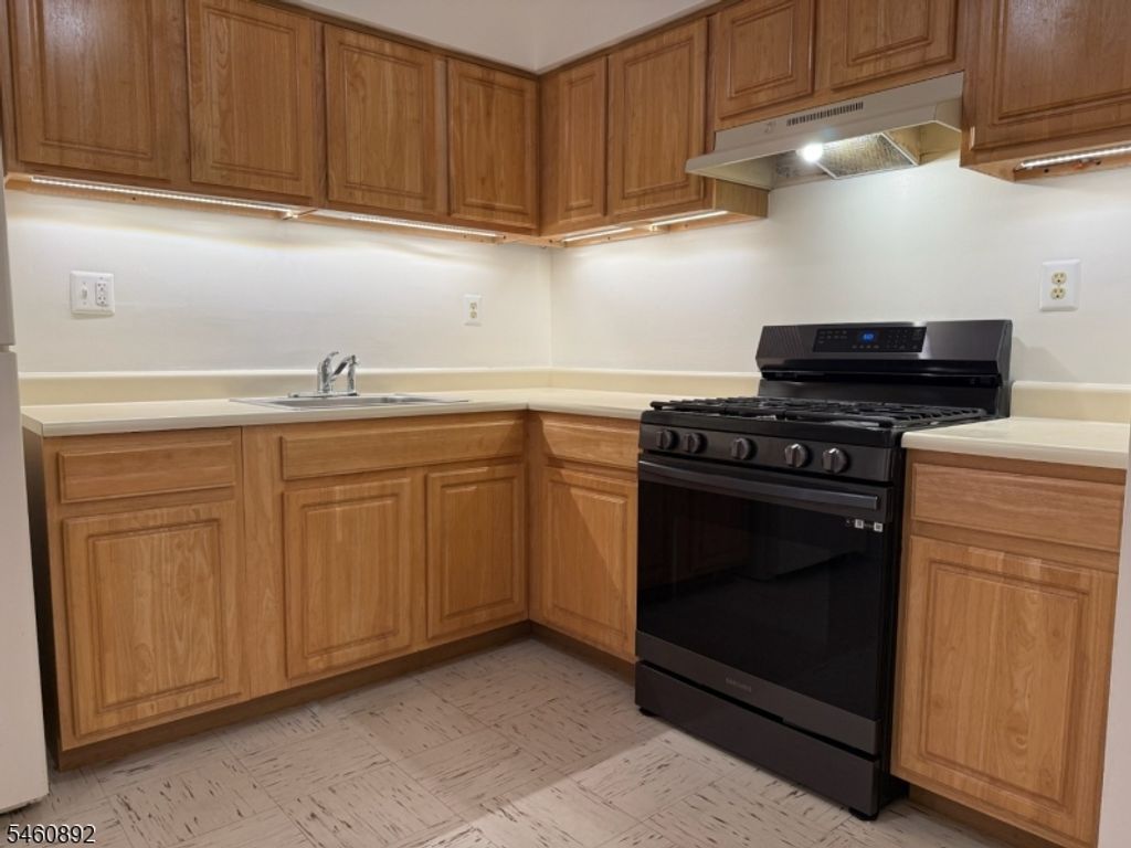 326 Hoover Ave 80, Bloomfield Twp., NJ 07003 — photo 2