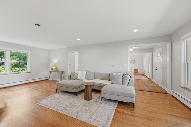317 E Forest Lane, Palatine, IL 60067