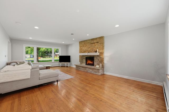 317 E Forest Lane, Palatine, IL 60067