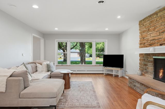 317 E Forest Lane, Palatine, IL 60067