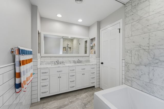 317 E Forest Lane, Palatine, IL 60067