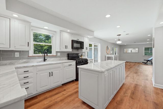 317 E Forest Lane, Palatine, IL 60067