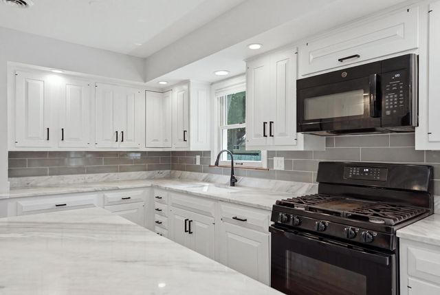 317 E Forest Lane, Palatine, IL 60067
