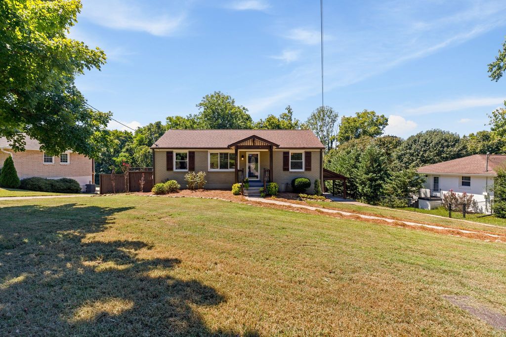 629 Watsonwood Dr, Nashville, TN 37211