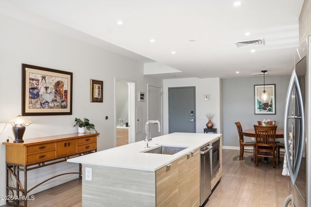 2300 E CAMPBELL Avenue 329, Phoenix, AZ 85016