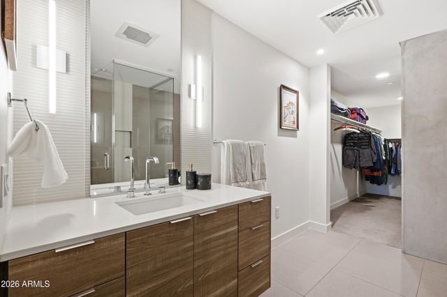 2300 E CAMPBELL Avenue 329, Phoenix, AZ 85016