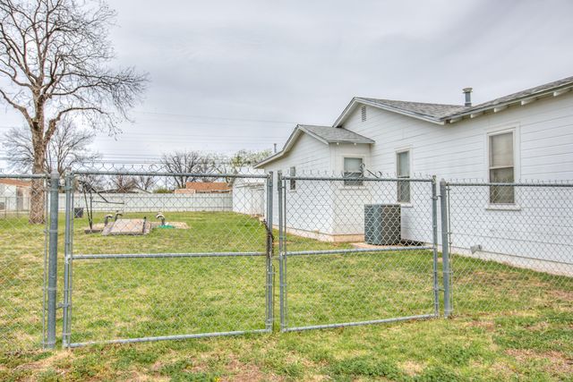 54 E 41st Street, San Angelo, TX 76903