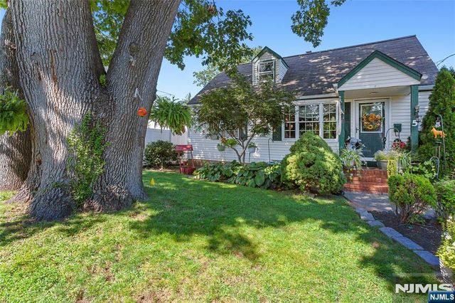 5 English Avenue, Elmwood Park, NJ 07407