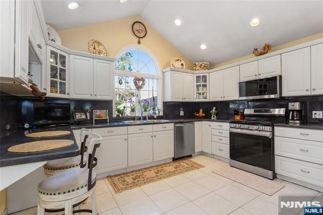 5 English Avenue, Elmwood Park, NJ 07407
