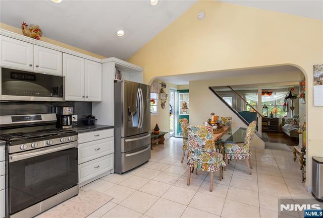 5 English Avenue, Elmwood Park, NJ 07407