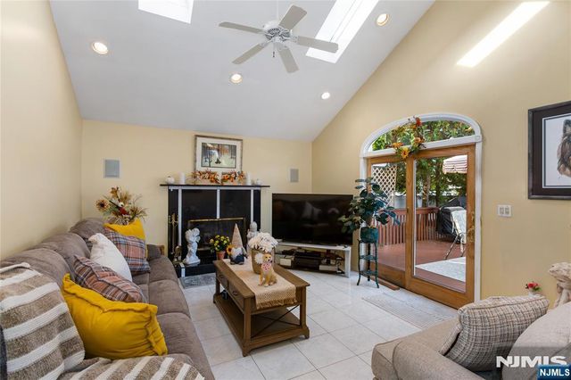 5 English Avenue, Elmwood Park, NJ 07407