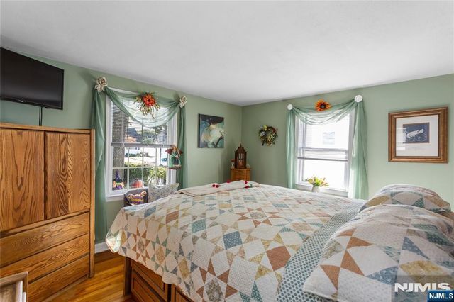 5 English Avenue, Elmwood Park, NJ 07407