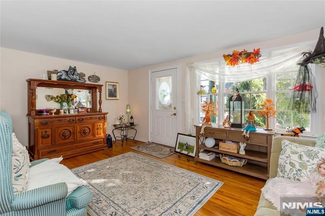 5 English Avenue, Elmwood Park, NJ 07407