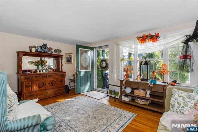 5 English Avenue, Elmwood Park, NJ 07407