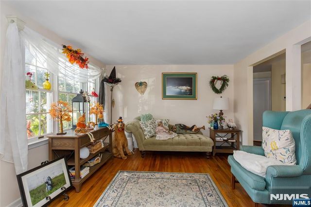 5 English Avenue, Elmwood Park, NJ 07407