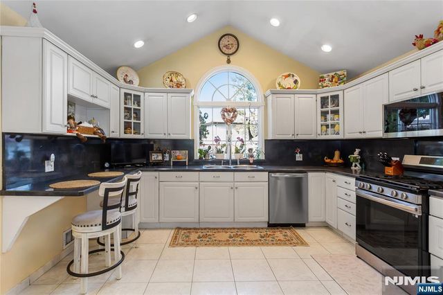 5 English Avenue, Elmwood Park, NJ 07407
