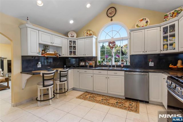 5 English Avenue, Elmwood Park, NJ 07407