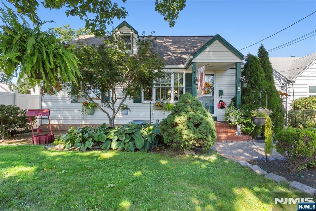 5 English Avenue, Elmwood Park, NJ 07407