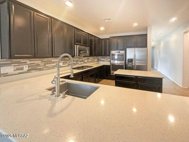 58834 E BRANDING IRON Court, Catalina, AZ 85739