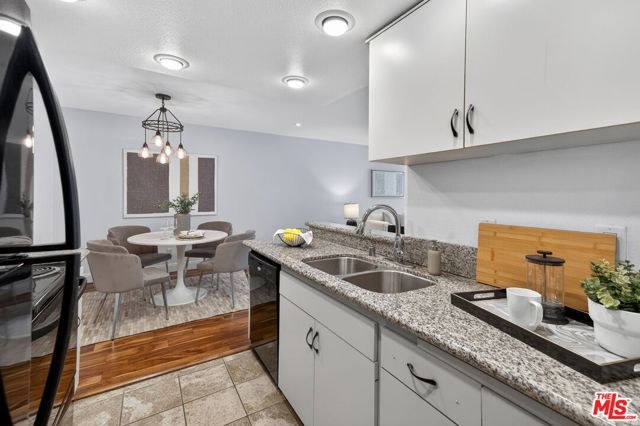 8530 Holloway Drive 303, West Hollywood, CA 90069